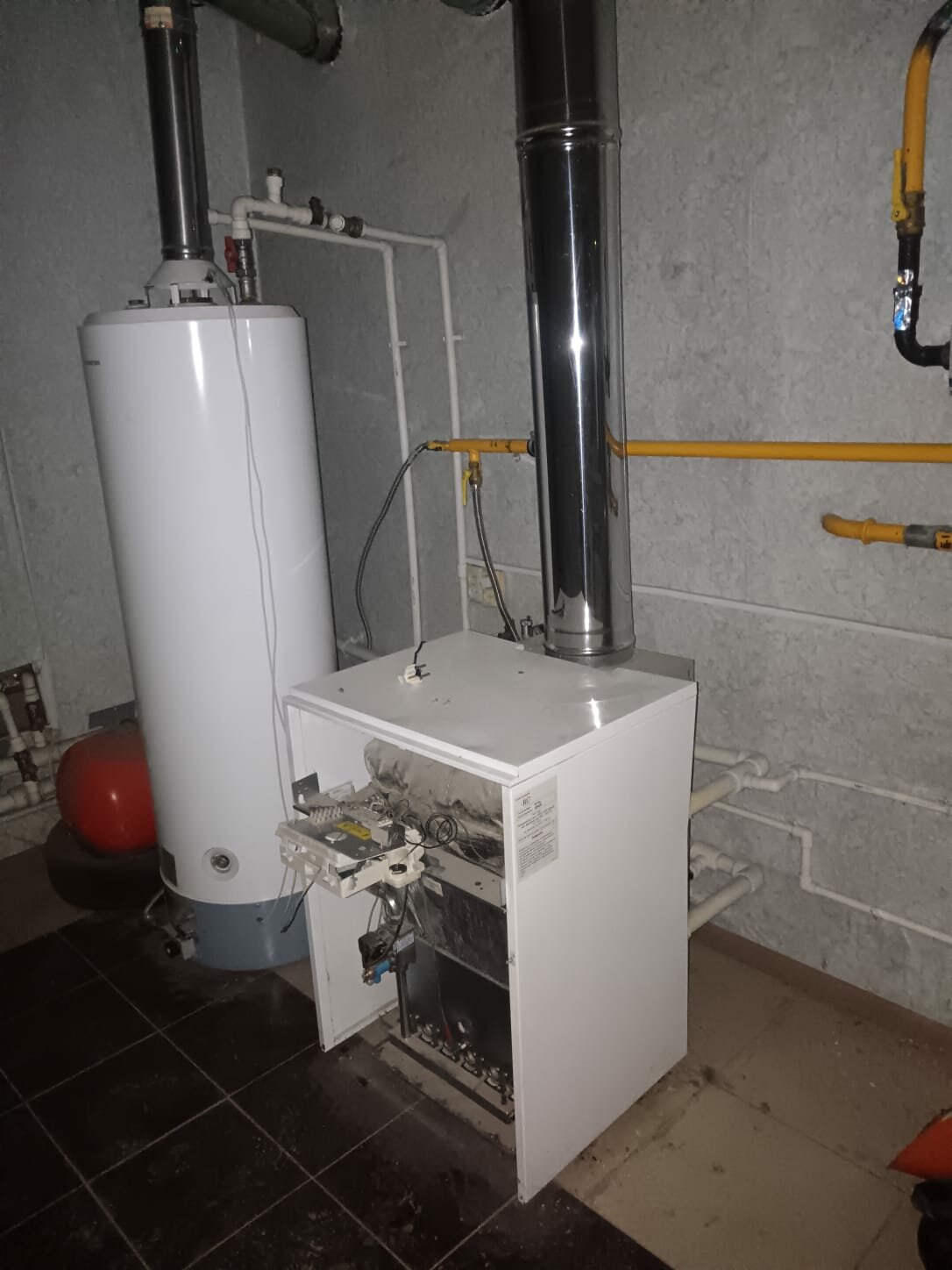 котел в частном доме, газовые котлы для отопления частного дома, котельная для частного дома, котел в котельной, обвязка котла отопления