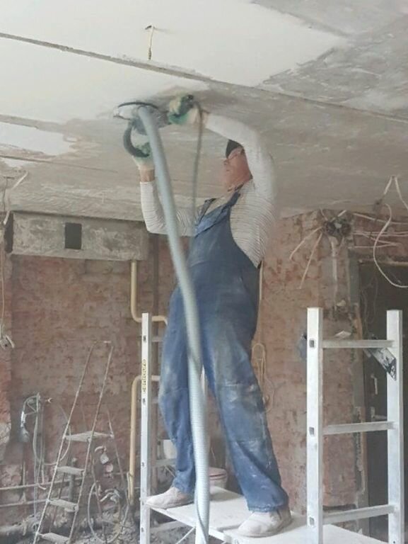 механическая штукатурка потолка, штукатурка потолка, штукатур, работы с гипсокартоном, штукатурка потолка по струнным маякам