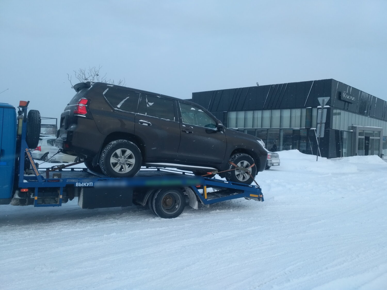 эвакуатор, toyota land cruiser prado на эвакуаторе, эвакуатор печора, спецтехника эвакуатор, большие эвакуаторы для перевозки автомобилей
