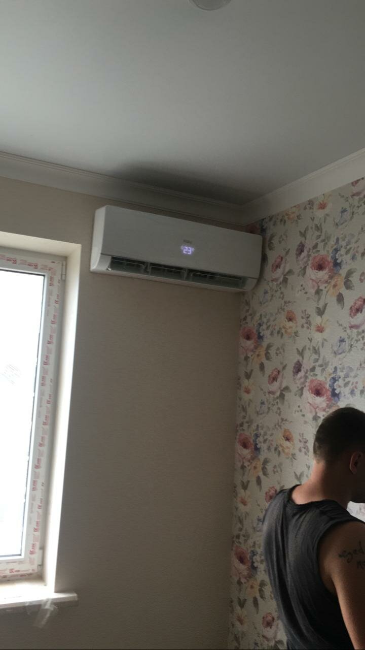 кондиционер, кондиционер в хрущёвке, кондиционер на стене с окном, инверторный кондиционер, кондиционер на балконе