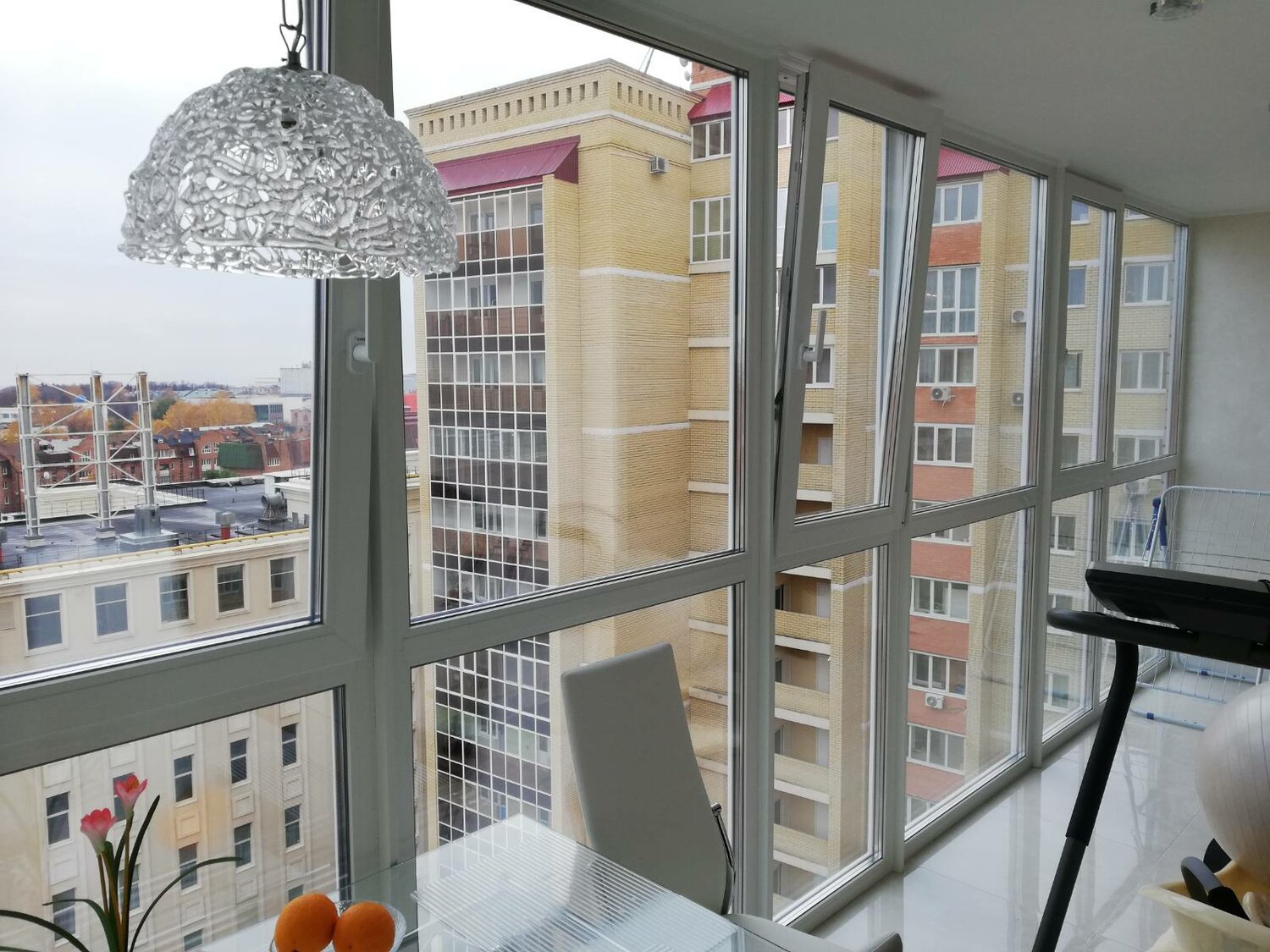 рехау панорамное остекление балкона, остекление балконов и лоджий, фасадное остекление балкона, балкон, лоджия
