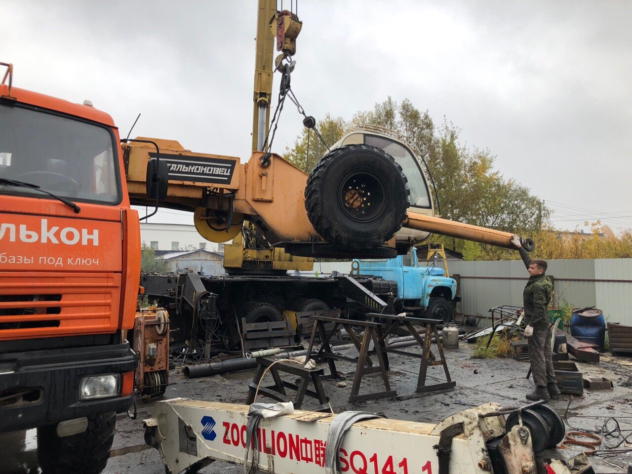 автомобильный кран, мкпп камаз 43118 автокран, спецтехника, камаз, кран урал кс 45717-1 грз t128рн86