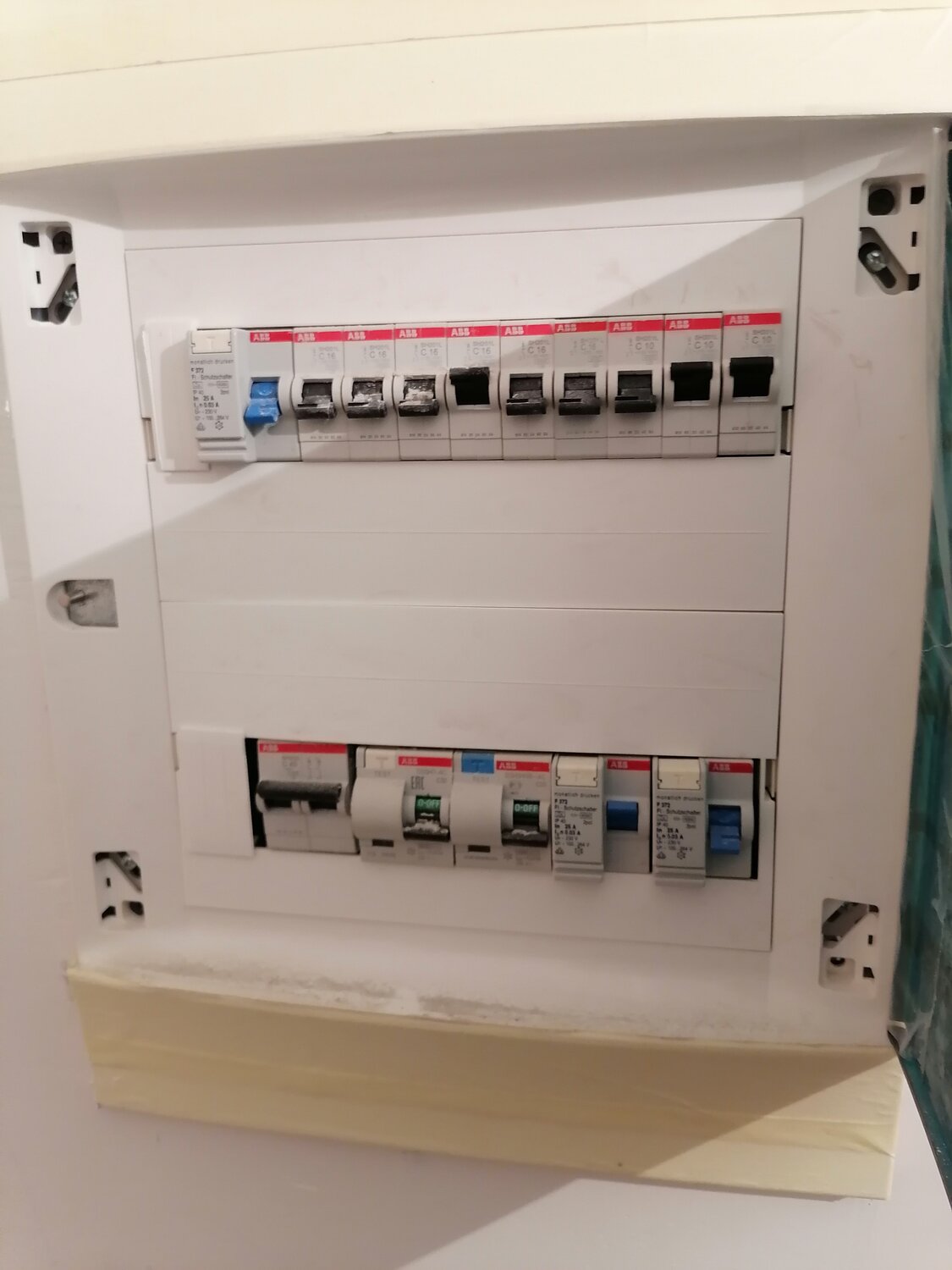 квартирный распределительный щит на abb, встроенный квартирный электрощит abb, электрощит на 30 автоматов, распределительный щит, электрощит