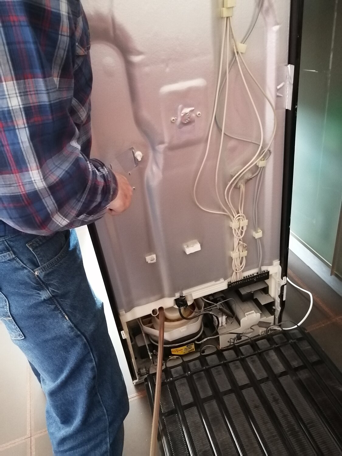 газовый котёл, атон газовый котел 16 е, сгоревший газовый котел, душевая кабина вид сзади, газовый котел апекс