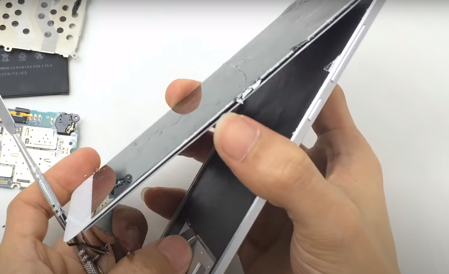 iphone xs как вставить симку, замена дисплея iphone 7 своими руками, замена стекла iphone 7, как достать симку из айфона 7, как извлечь симку из айфона 5s