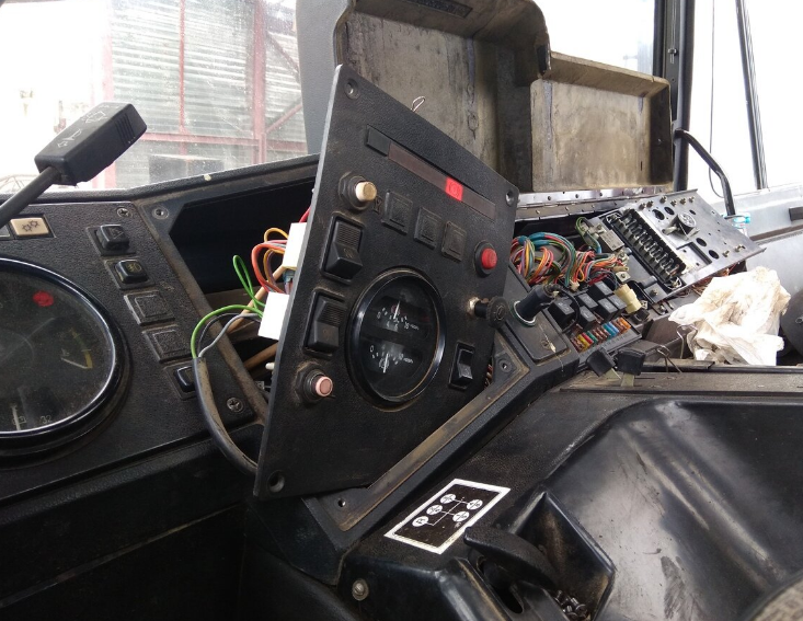 татра кт4 кабина, tatra kt4 кабина, камаз 43118 управление в кабине, лиаз 5250 кабина, кабина