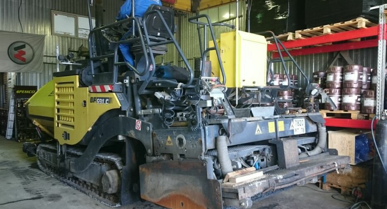 асфальтоукладчик abg 325, колесный асфальтоукладчик bomag bf 800 prima, асфальтоукладчик niigata, асфальтоукладчик, асфальтоукладчик bf222c