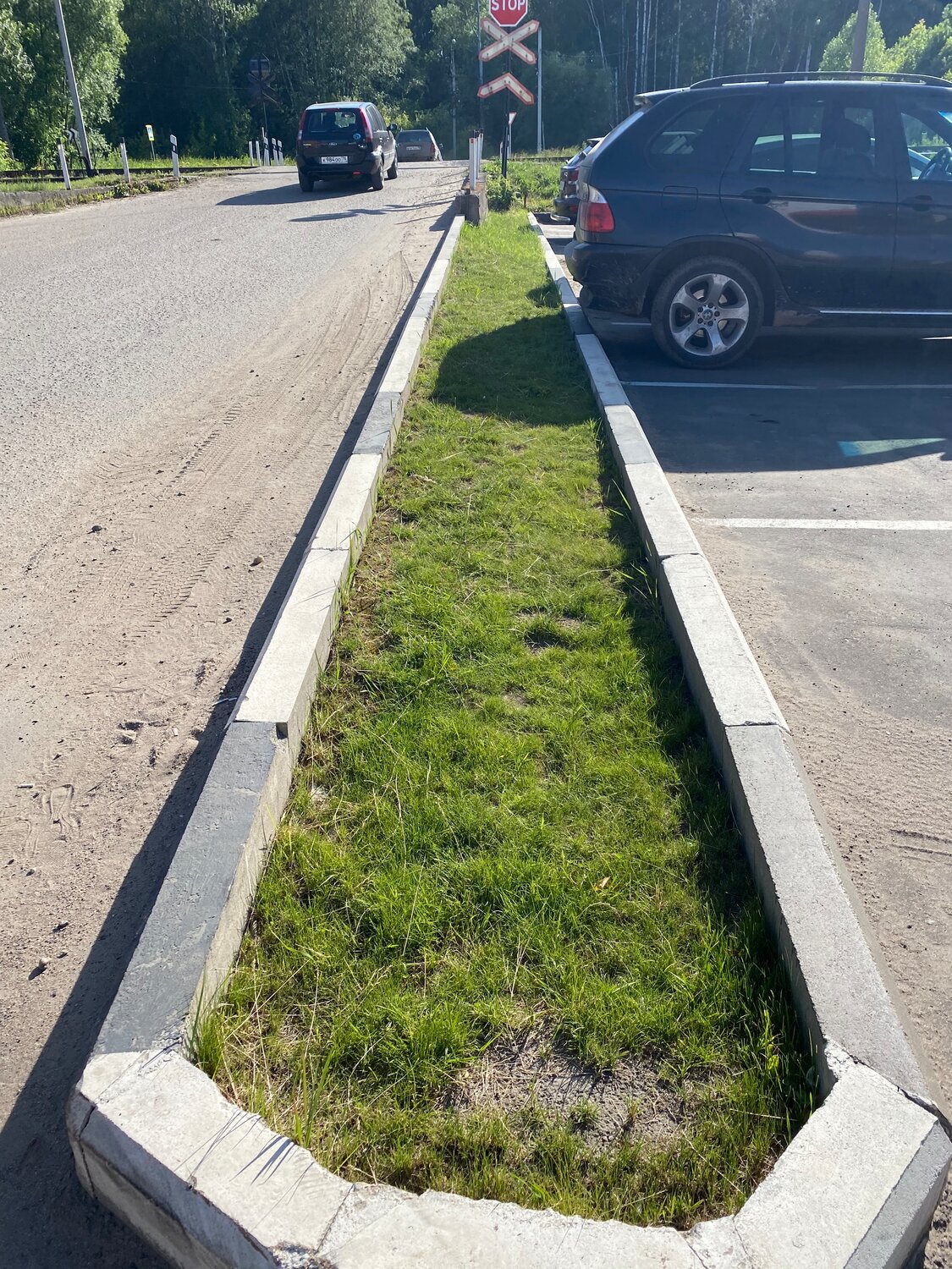 тротуар, ландшафтный дизайн, благоустройство городов, озеленение вдоль автомагистрали, озеленение