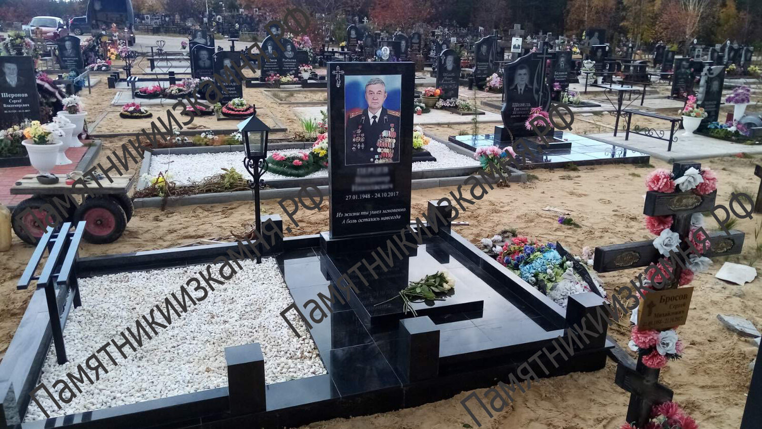 надгробия и памятники из гранита, памятники из гранита, памятники на могилу, красивые памятники на кладбище, гранитный памятник