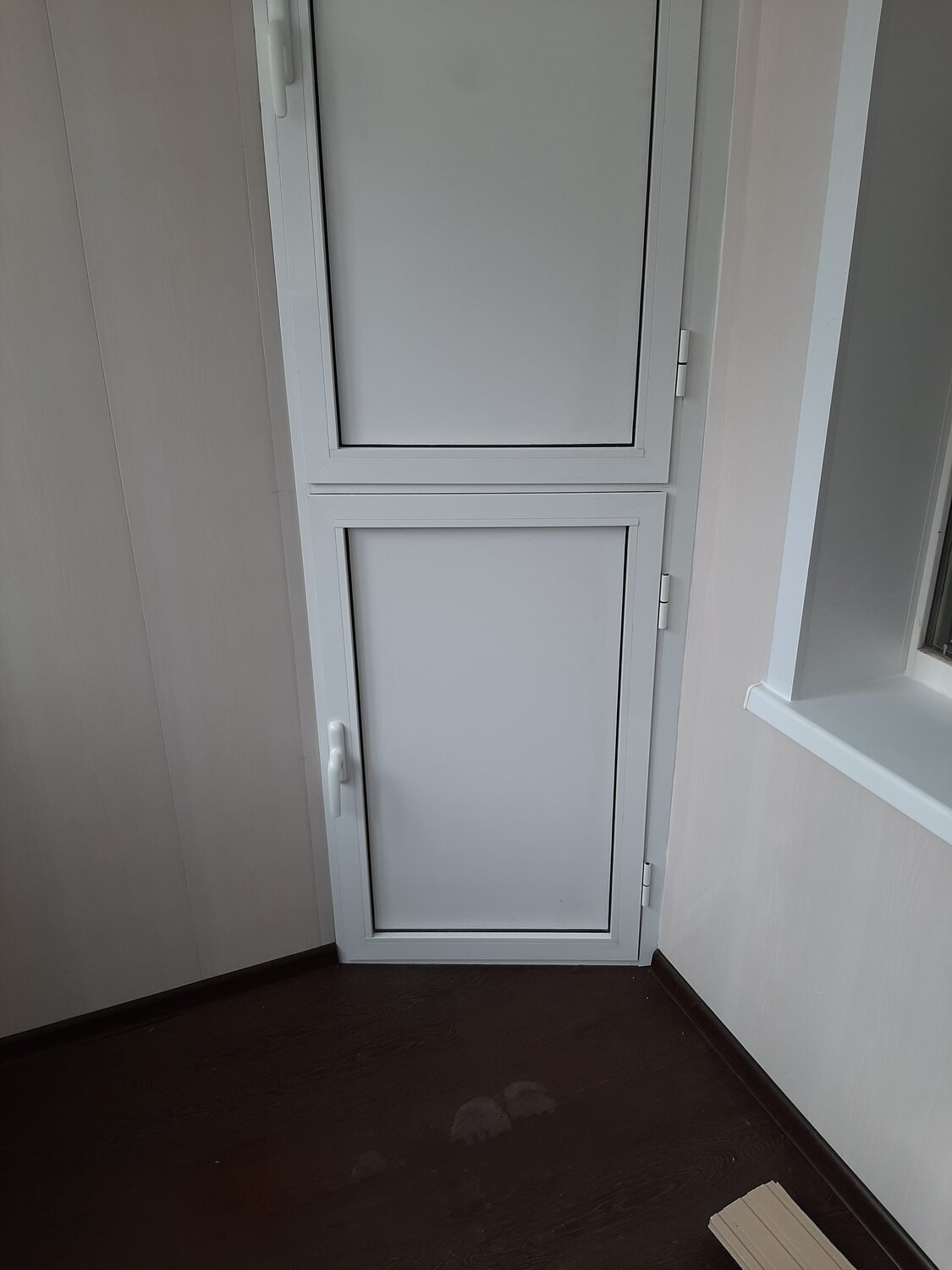 шкаф на балкон пластик, шкаф на балкон п44, шкаф пвх на балкон, балкон, пластиковый шкаф на балкон