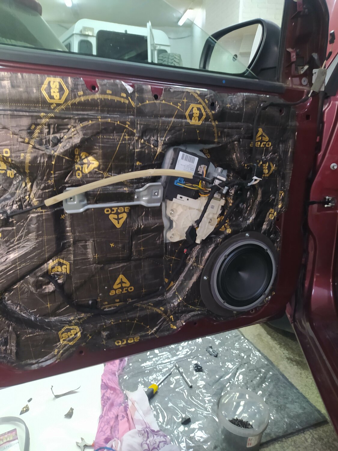 шумоизоляция автомобиля, шумоизоляция авто логон 2, виброизоляция дверей автомобиля, шумоизоляция дверей авто stp, шумоизоляция дверей для фронта