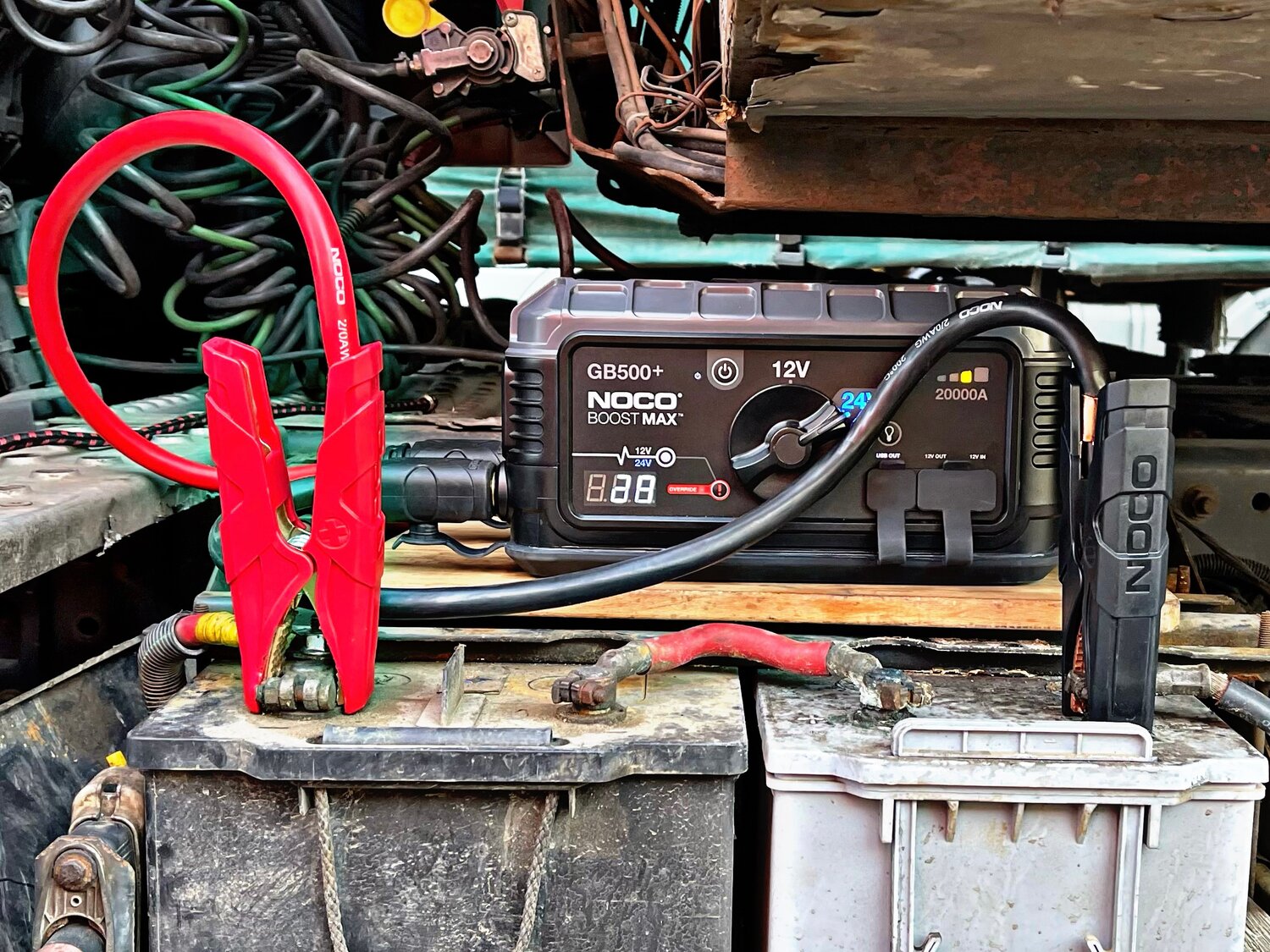 noco gb500, noco genius 20000, зарядное устройство noco genius 10, noco, автомобильный аккумулятор