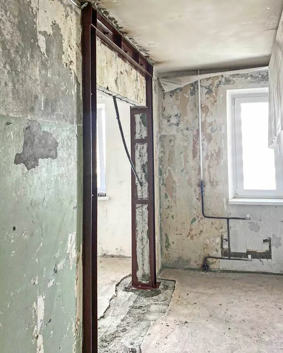 расширение дверного проема в панельном доме, демонтаж несущей стены в панельном доме, перенос двери в хрущевке, проем в панельной стене, квартира
