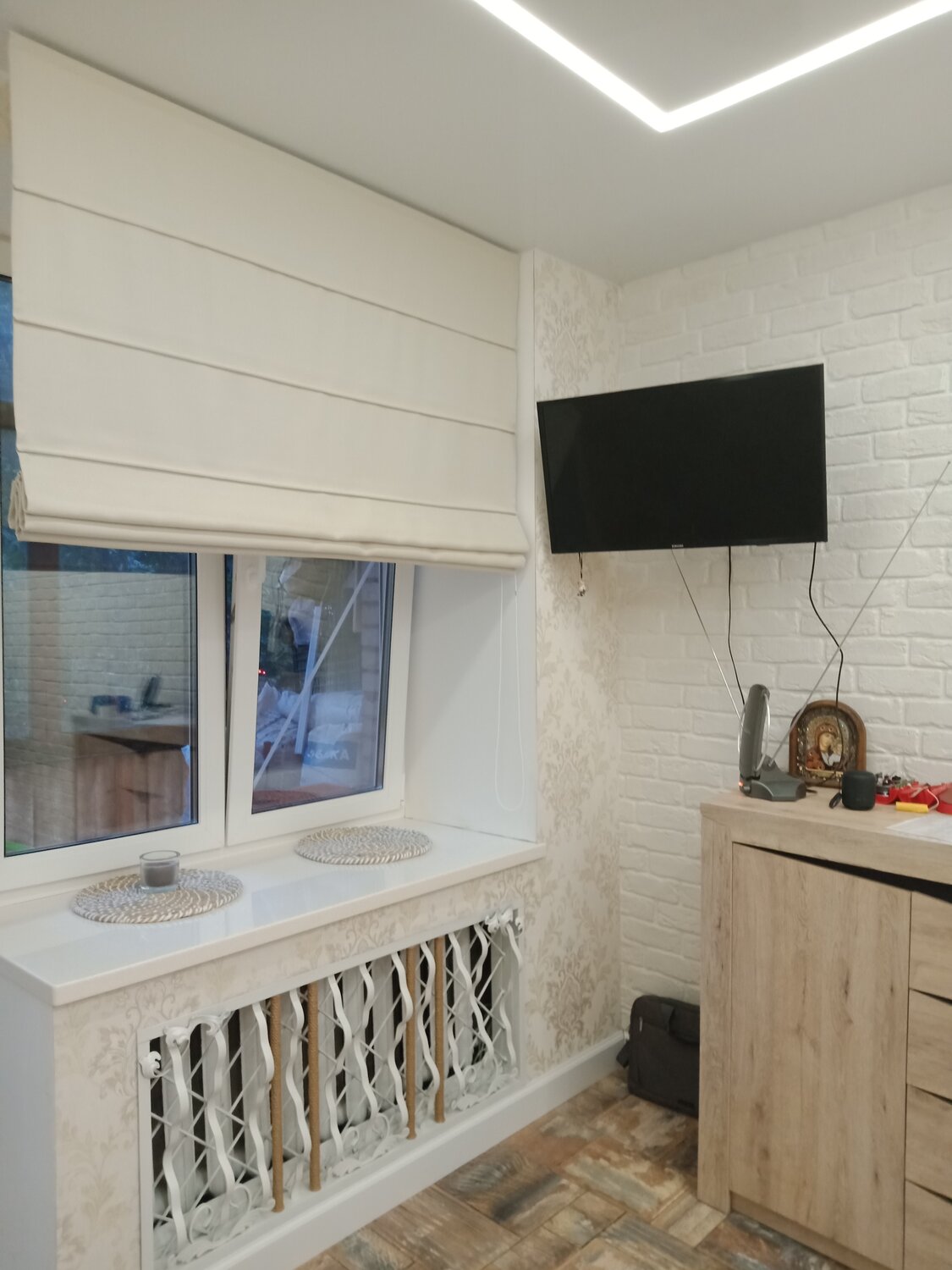 римские шторы loft, римские шторы в скандинавском стиле, римская штора, римская штора на ставни, отделка лоджии ламинатом