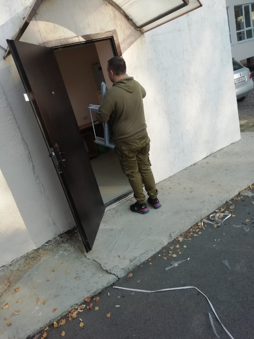 незаконные гаражи, гараж, дверь, ворота, покраска металлического гаража