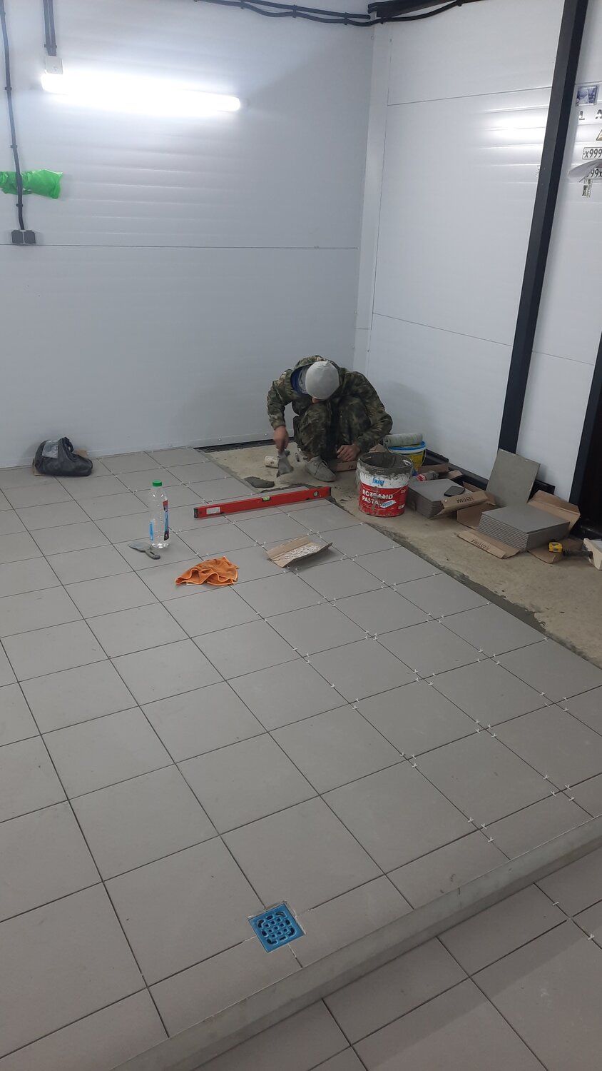 укладка плитки на пол в котельной, плитка в гараже, укладка плитки 600х200 на пол, теплая плитка, плиточные работы