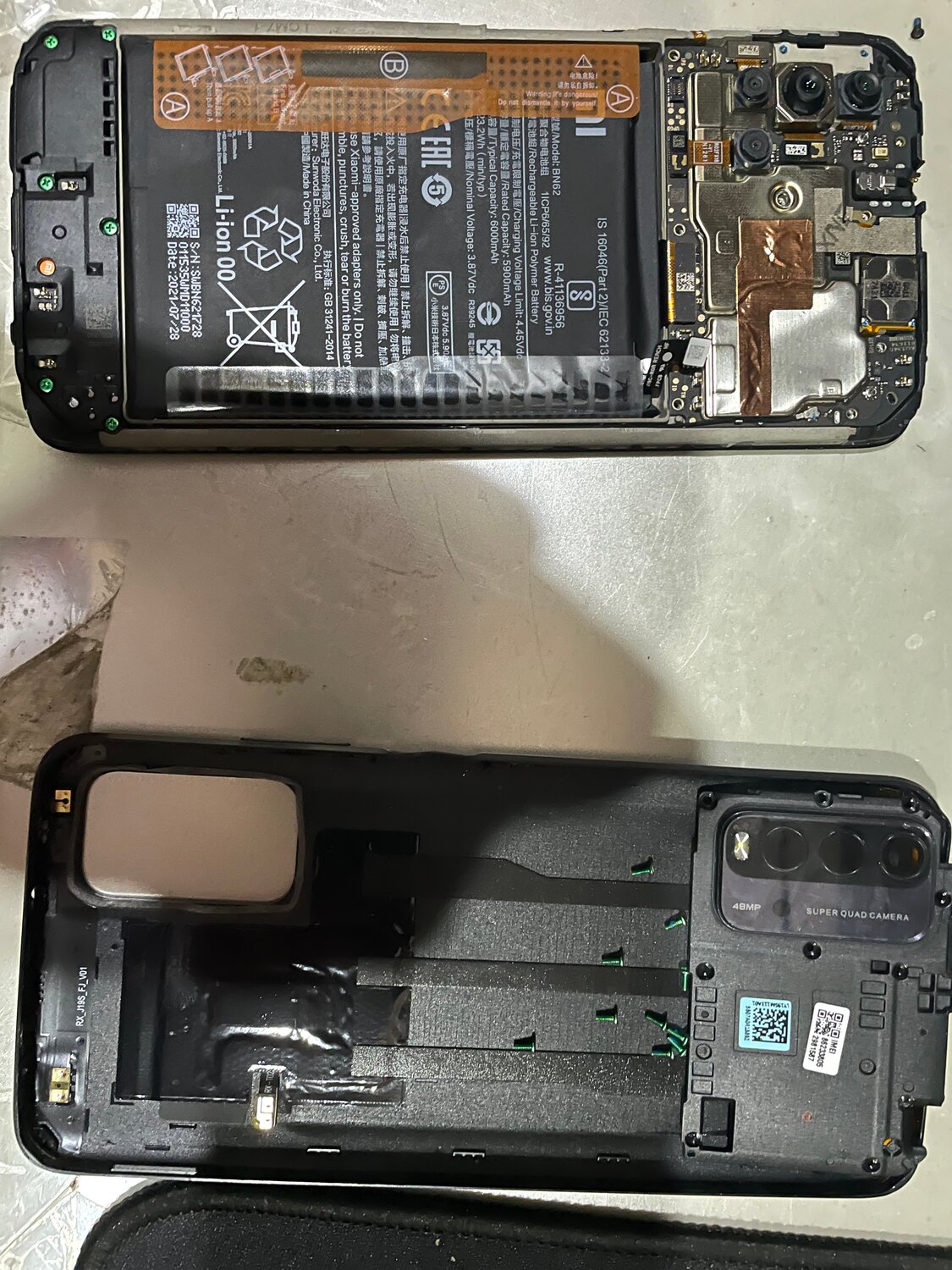мобильный телефон, смартфон, lg e420 изнутри разобранный, qumo q231 батарея, смартфон с 3 симками