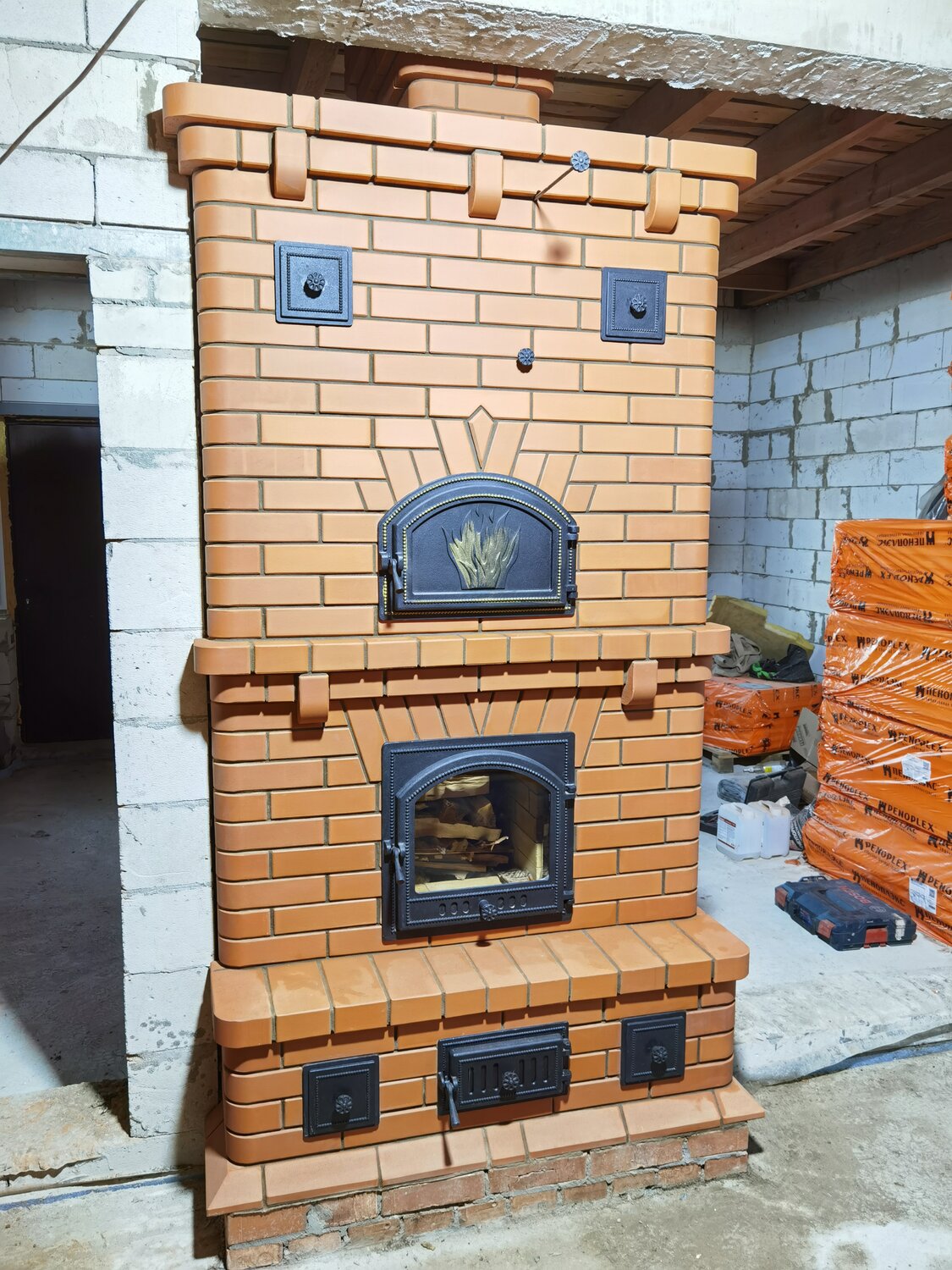 каминопечь кирпичная, каминопечь из кирпича с хлебной камерой, кирпичная печь, отопительная каминопечь с хлебной камерой, каминопечь с хлебной камерой