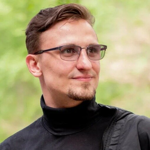Максим Лавренов
