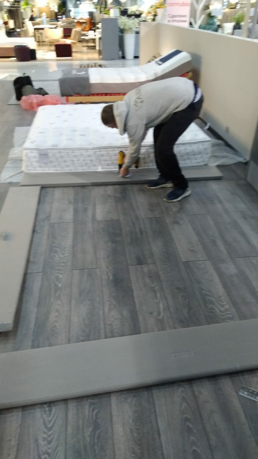 плитка пвх на пол, укладка пола, пвх плитка монтаж, напольные покрытия, укладка кварцвиниловой плитки