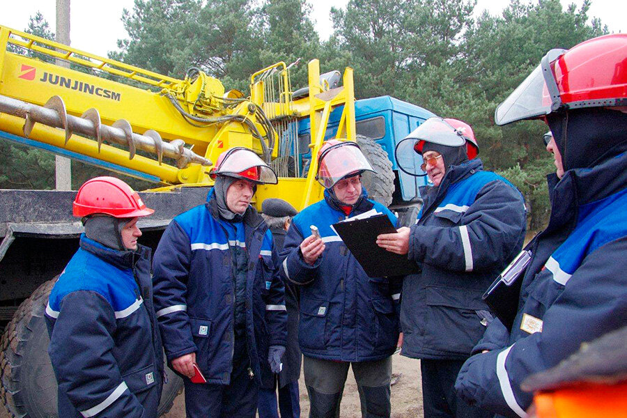 россети работники, катобьнефть буровая, нефтегаз работник, мрск центра, буровая