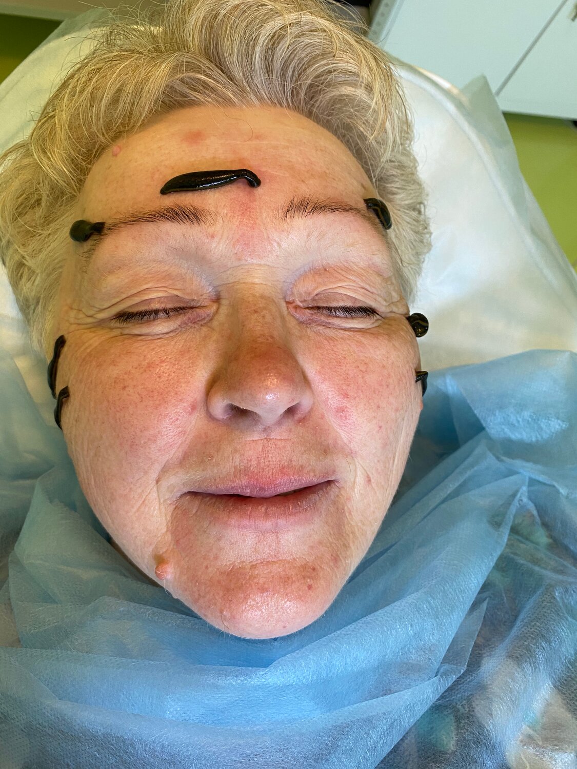 брови, брови татуаж, перманентный макияж, татуаж, следы на коже