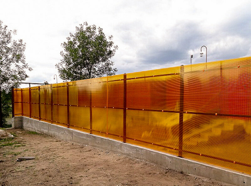 забор из поликарбоната кинпласт, поликарбонат забор, забор из желтого поликарбоната, забор из сотового поликарбоната, ограждение из поликарбоната