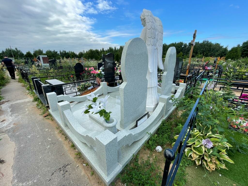 памятник мраморный, мансуровский памятник, памятник, намогильные памятники кладбище москва, памятник из белого мрамора