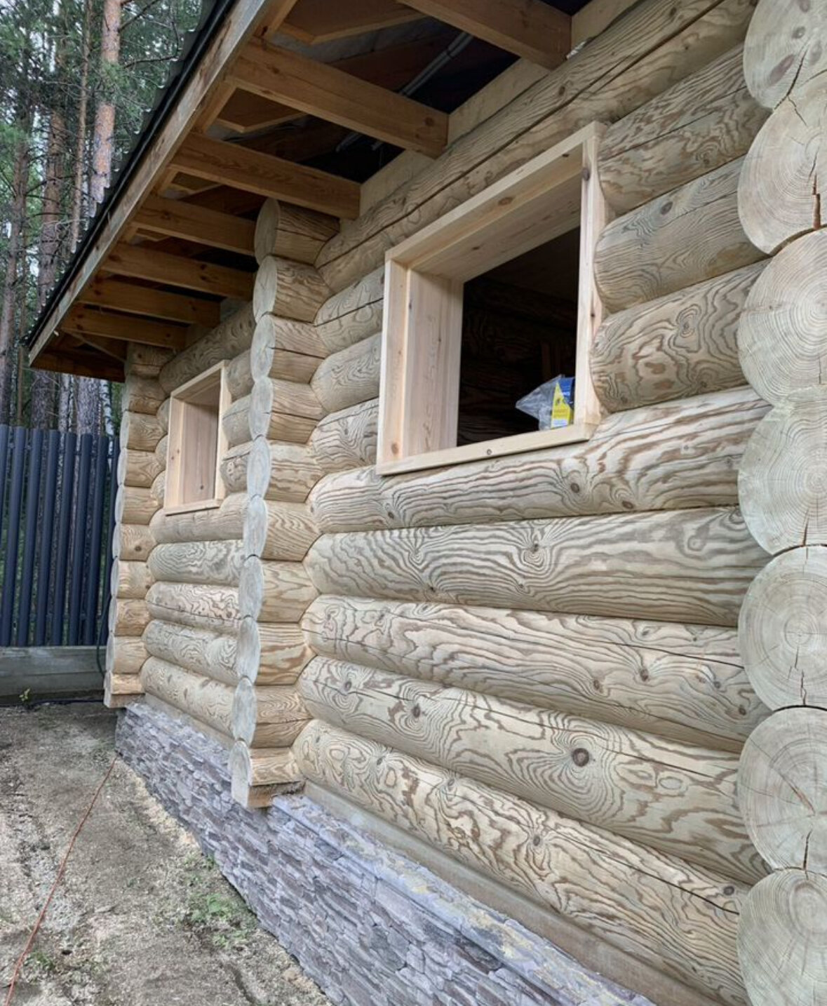 окосячка оконных проемов в деревянном доме, обсада в деревянном доме, обсада окосячка оконных проемов в деревянном доме, окосячка в деревянном доме, окосячка дверных проемов в деревянном доме