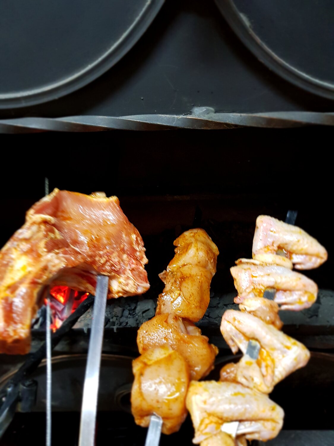 шашлык, шашлык из курицы, шашлык из куриных крылышек, шашлык из свинины, курица на углях владикавказ