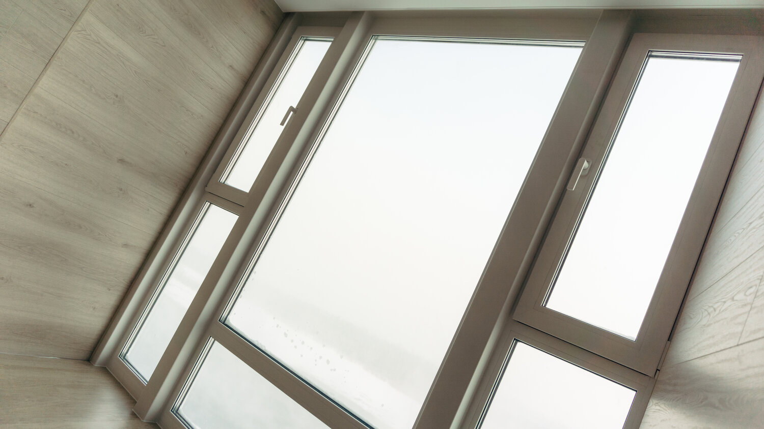 шторы плиссе velux, рулонные шторы на окна велюкс, жалюзи на окна велюкс мансардные, плиссе на мансардные окна блэкаут, плиссе на мансардные окна