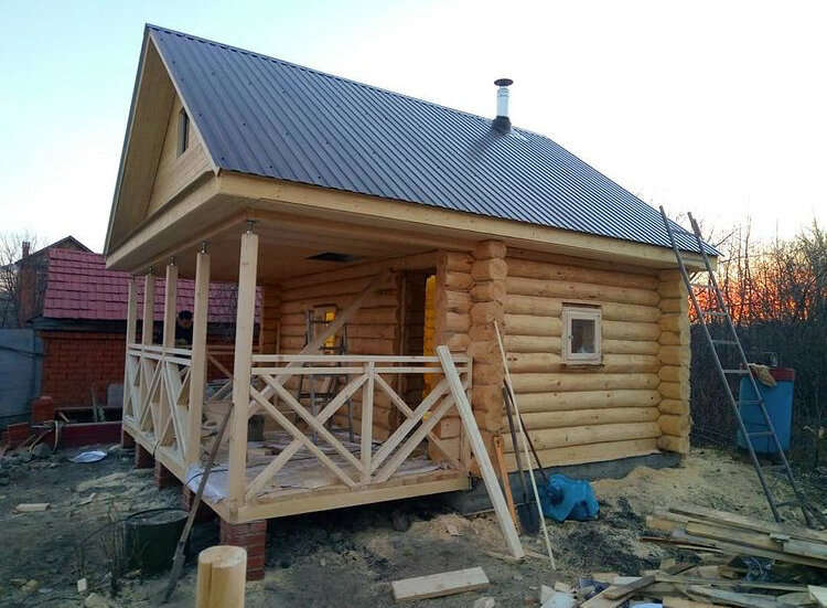 баня из бревна 6х8, баня 3х5 под ключ сруба, постройка бани из бруса, баня 6х6 из бревна с низкой крышей, баня из бревна 5х6