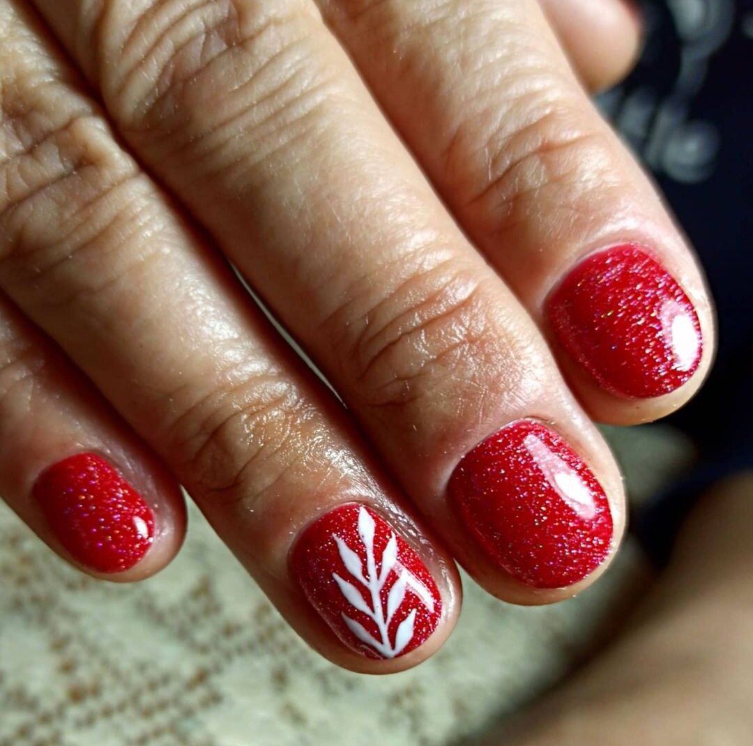 маникюры, ногти, красные праздничные ногти, дизайн ногтей, нейл арт