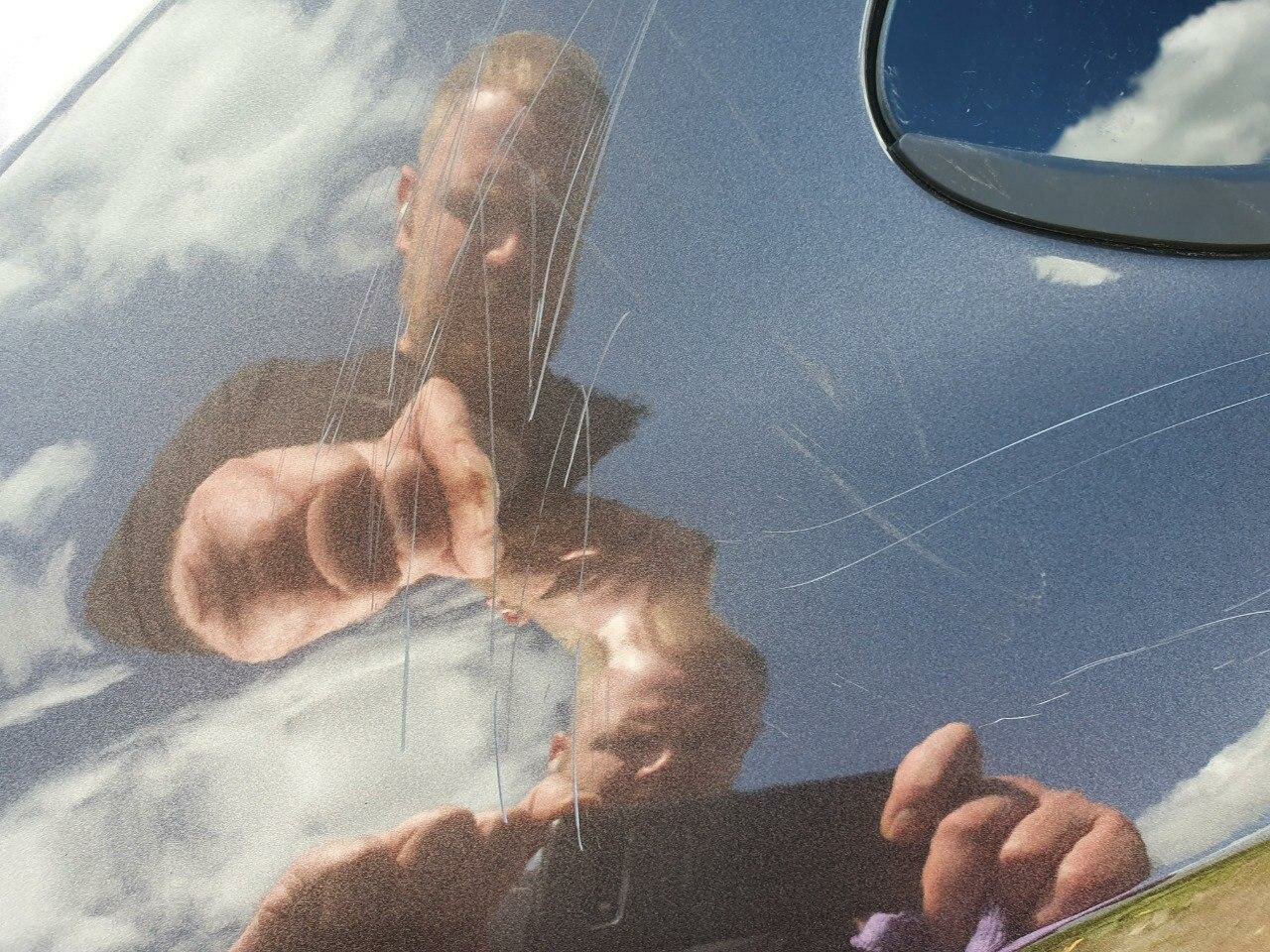 фак из авто, размытое изображение, автомобиль, авто, рука