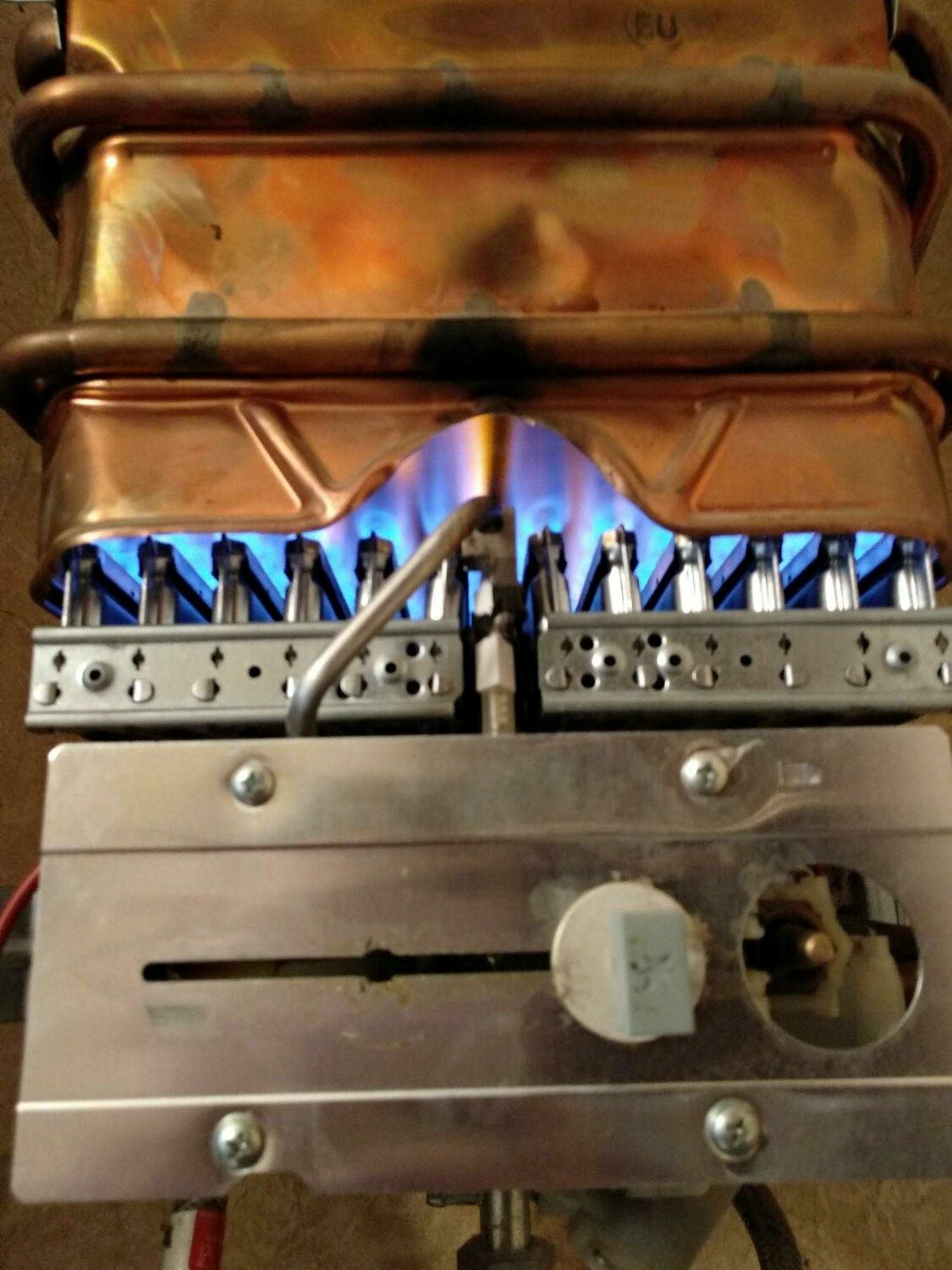 газовая колонка бош запальник, газовая колонка бош потухает запальник, гаснет запальник газовой колонки bosch, газовая колонка юнкерс s 0091t1 запчасти, газовая колонка бош zw 20 kd течёт колонка