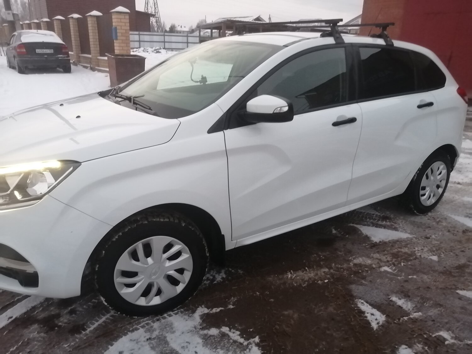 автомобиль, лада xray белая, lada xray, lada xray белый ледниковый, Mazda 5 I (CR)