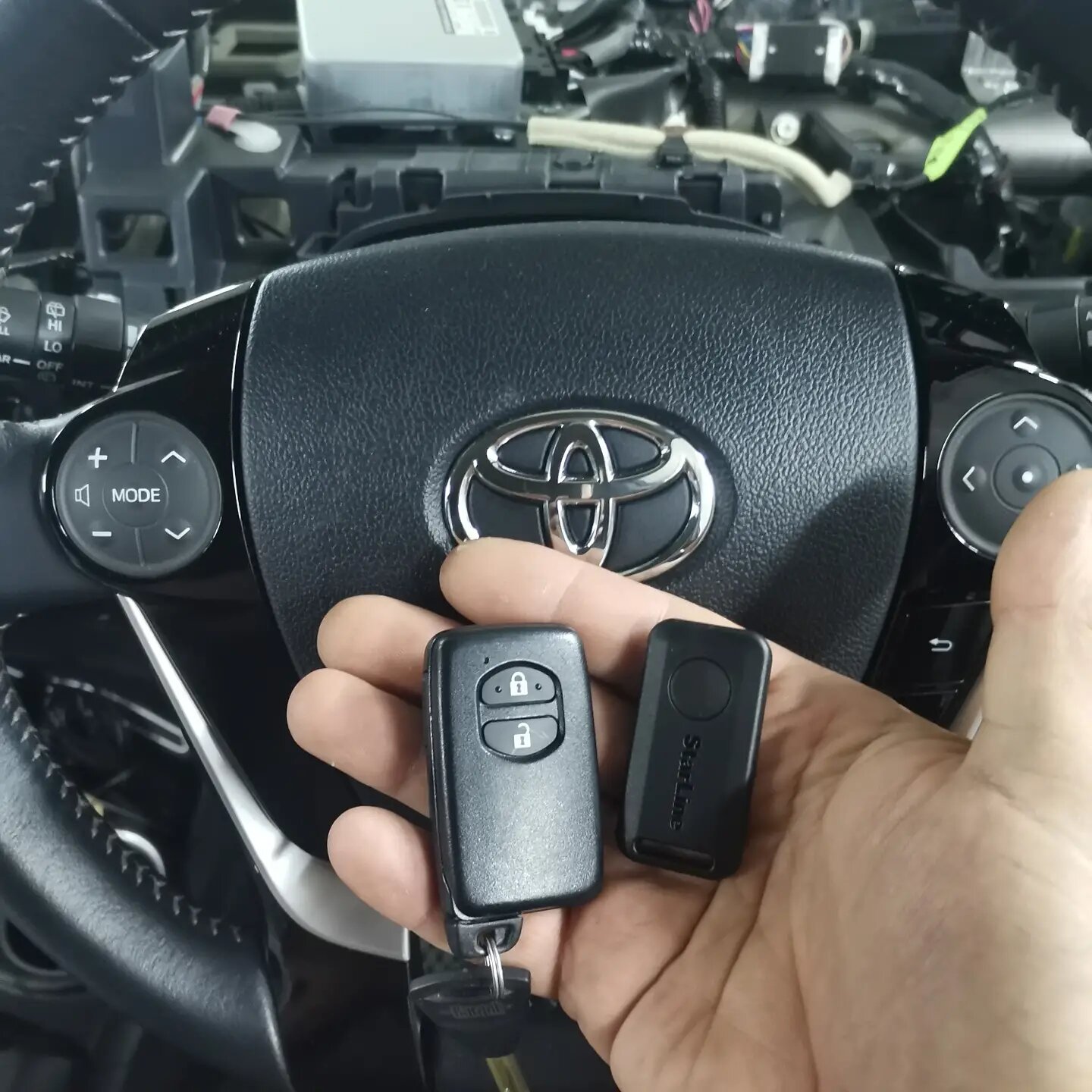ключ тойота камри v50, ключ тойота хайлендер 2014, ключ тойота lc200, ключи автомобиля с иммобилайзером, автомобиль