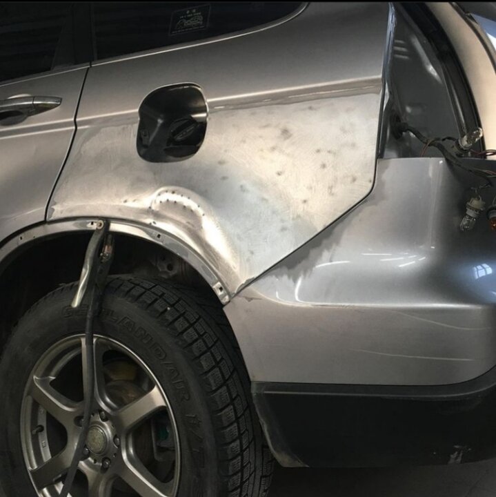 автомобиль, авто, рихтовка задней арки, вытягивание вмятины заднего крыла, шпаклюем автомобиль