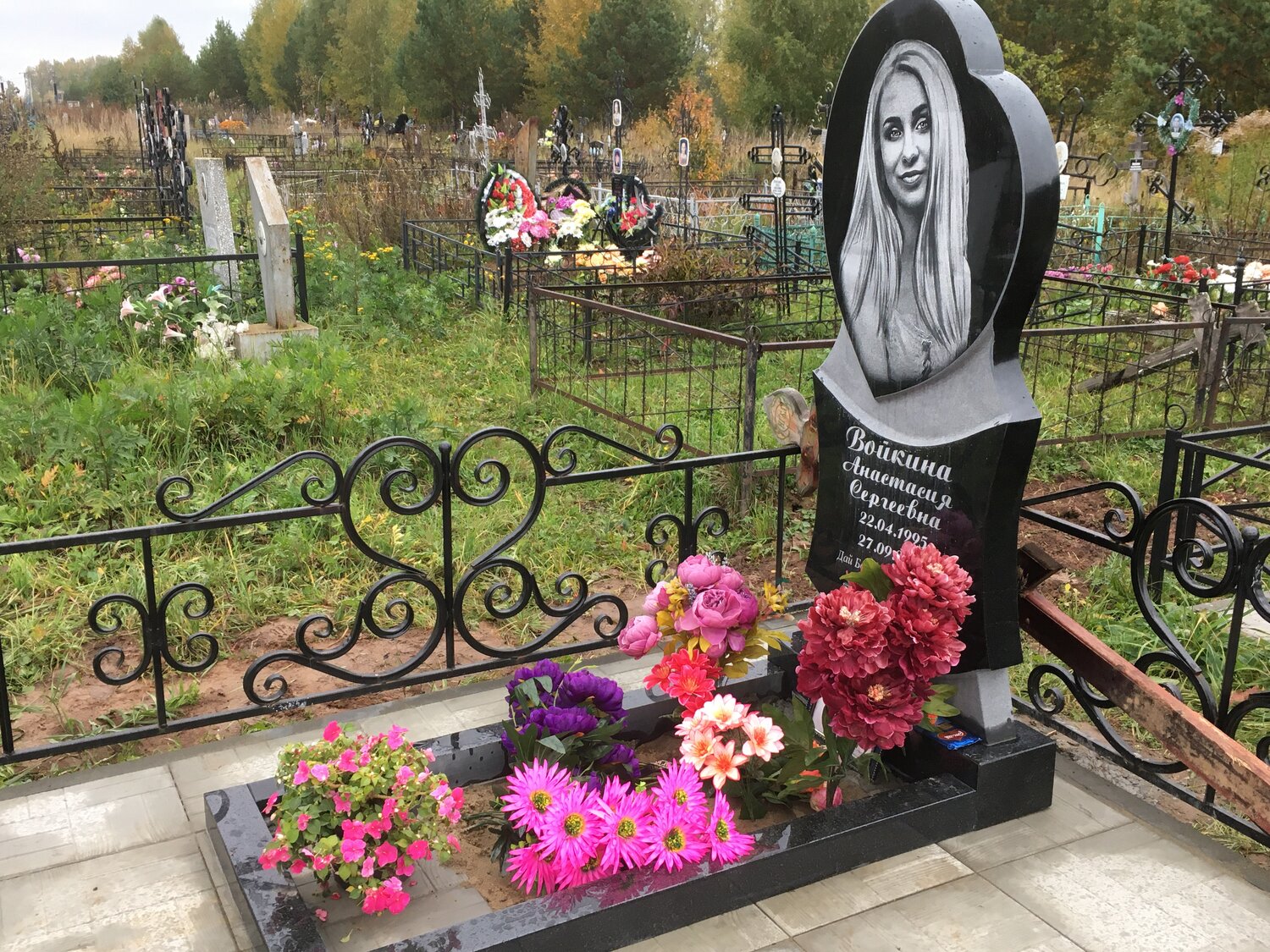 красивые памятники на могилу, гранитные памятники на кладбище, памятники на кладбище, памятник на могилу муж и жена, памятники на могилу с фотокерамикой