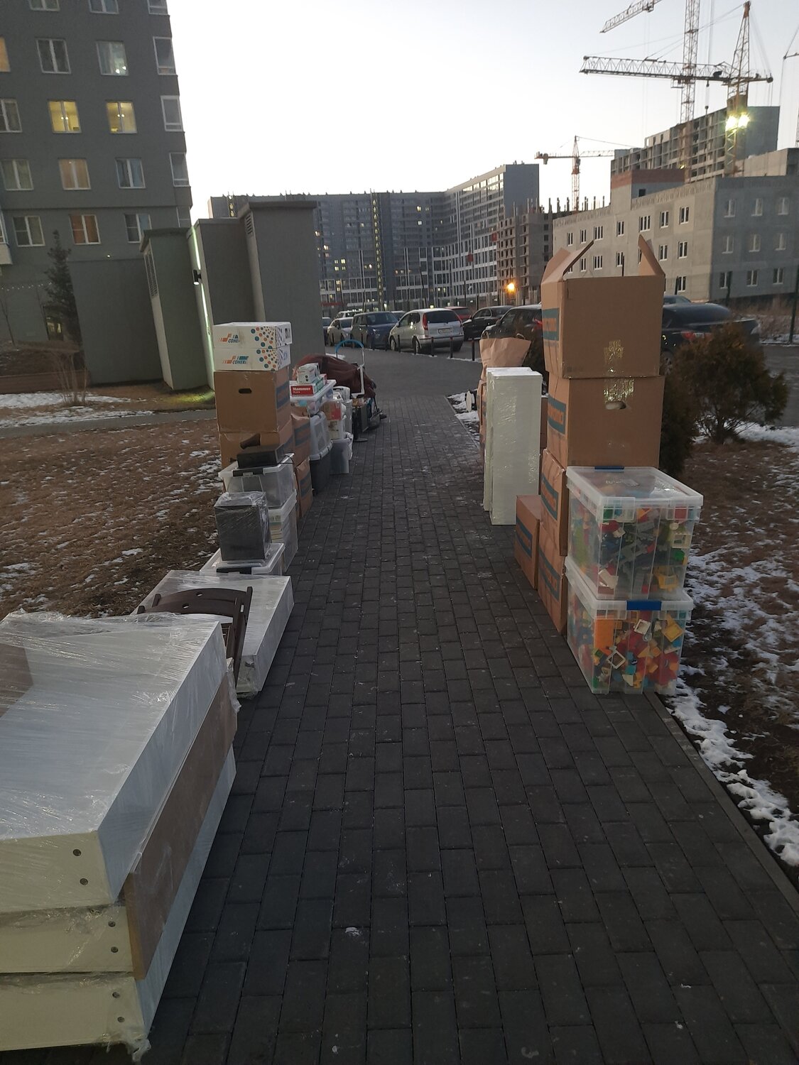 придомовые мусорные контейнеры, улица, двор, жилой комплекс, вывоз мусора хлама