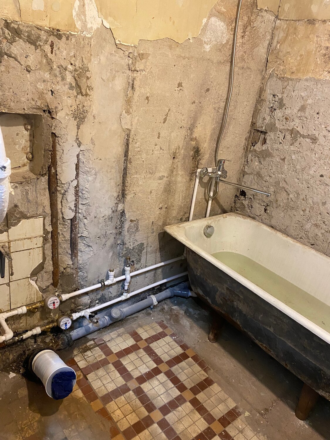 обустройство водопровода в ванной комнате, водопровод в ванной комнате, разводка труб в ванной, трубы в ванной комнате, ванная комната