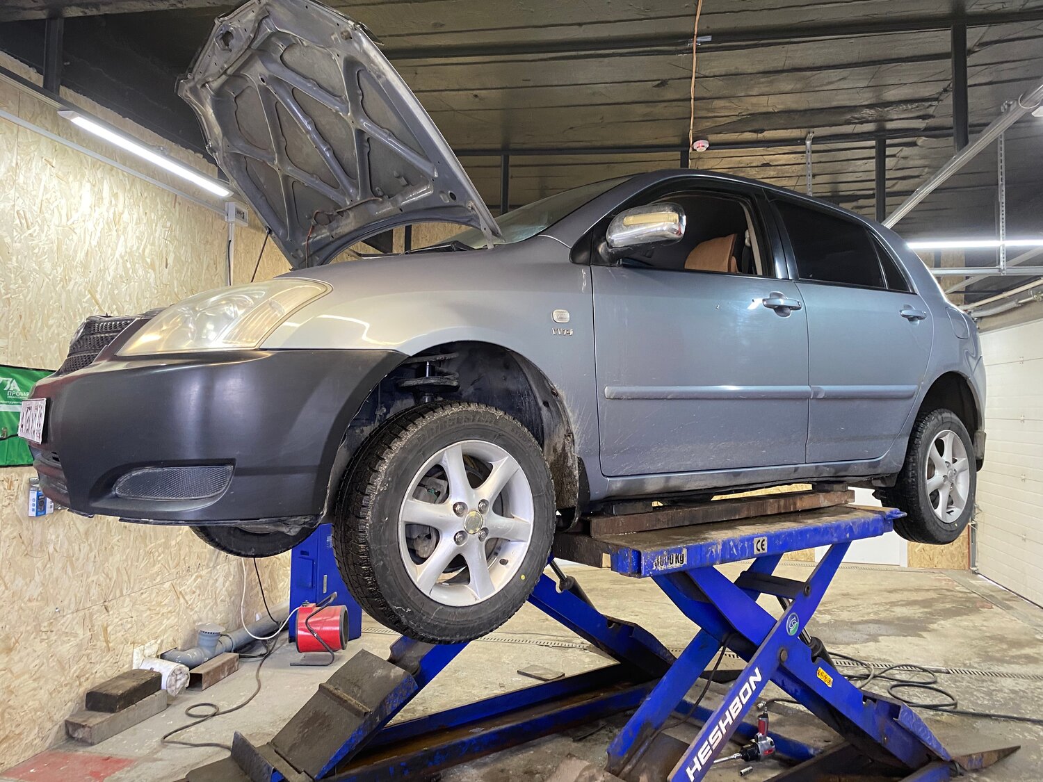 автомобиль, авто, ремонт авто, harrier toyota 1999 на подъемнике, автотехцентр