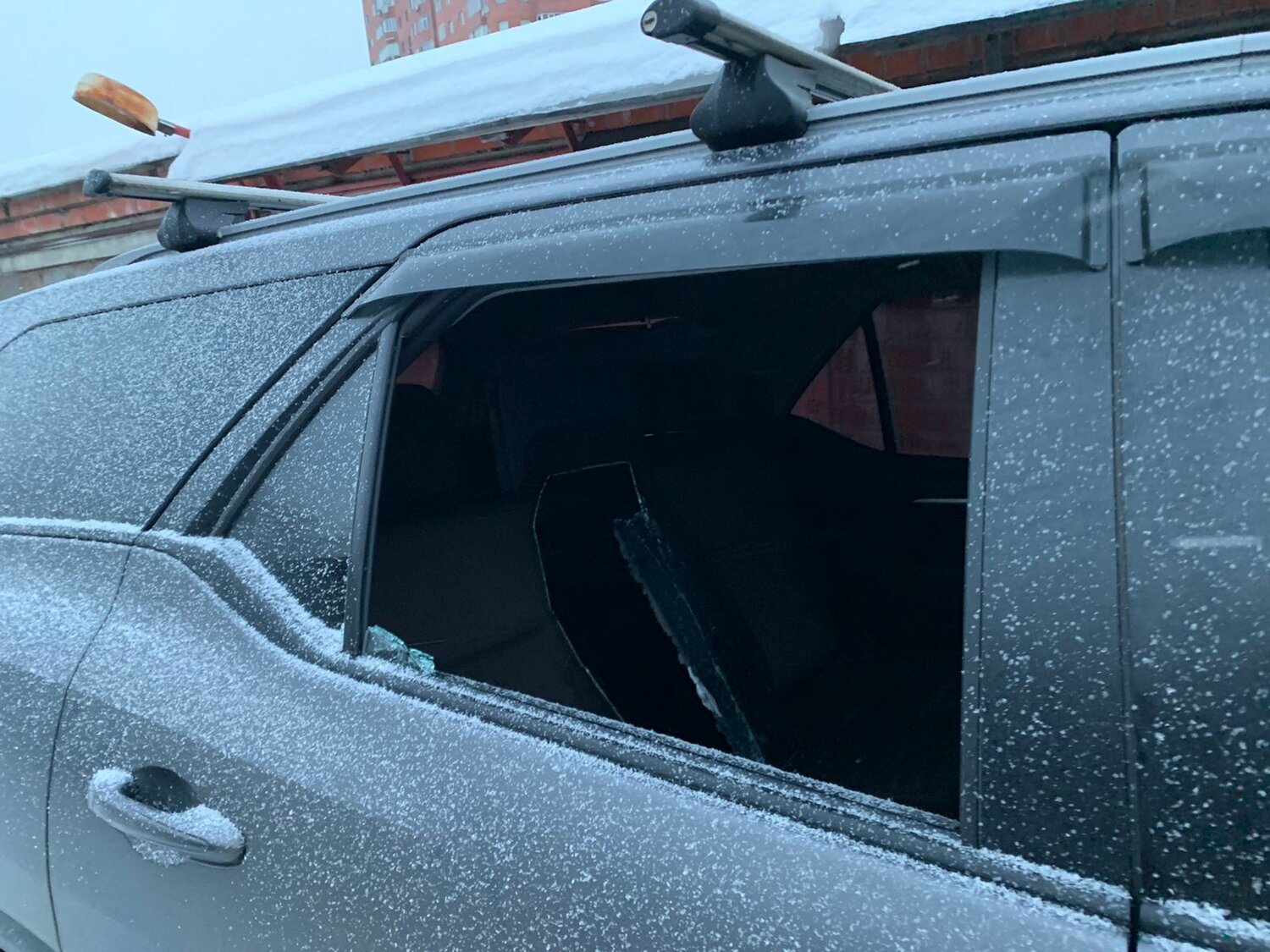 автомобиль, треснула крыша на шкода фабия 2, легковые авто, магнитные автошторки ваз 2110, водосток лобового стекла для уаз патриот