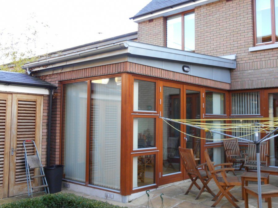 веранда пристроенная к дому, веранда дома, алюстрой веранды, остекленная пристройка к дому на винтовых, терраса из кирпича пристроенная к дому