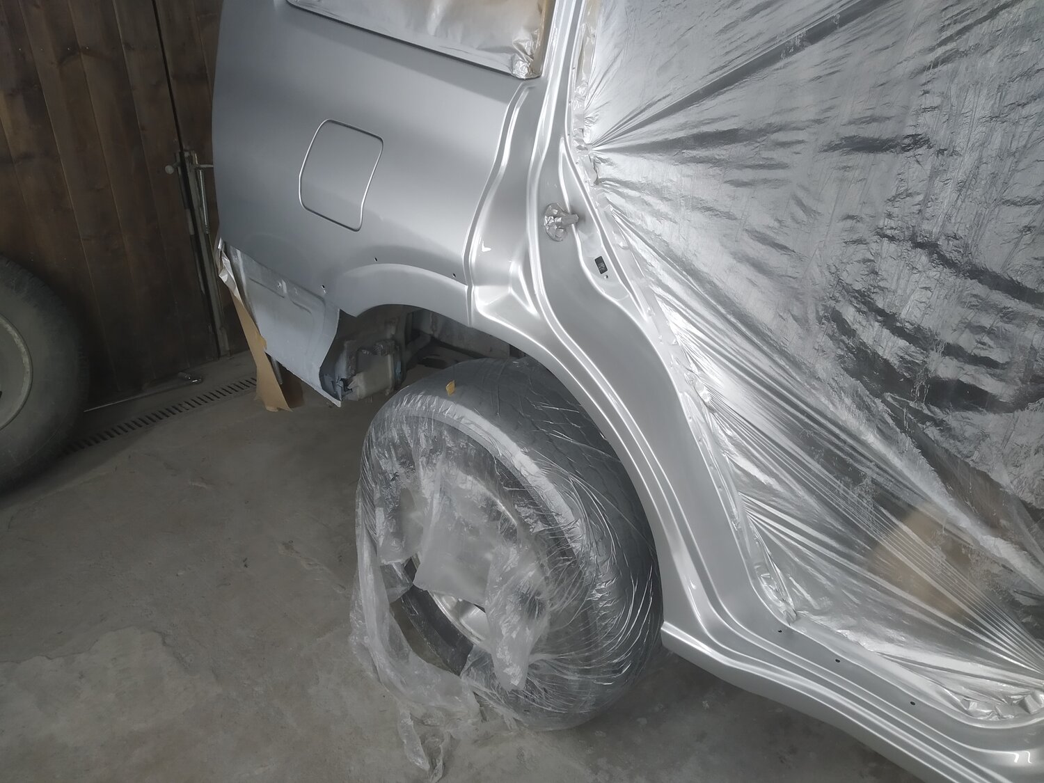 покраска задней арки с проемом, задние ремонтные арки москвич 2141, задние арки урбан арка внутри, бмв е34 резка заднего крыла, автомобиль