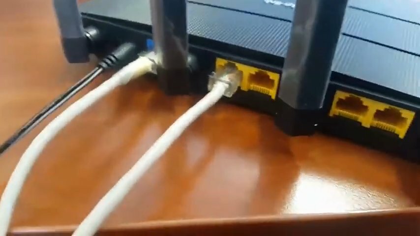 маршрутизатор, подключить роутер через провод, роутер для дома с hdmi кабелем, провод соединяющий 2 роутера, перенести оптический роутер