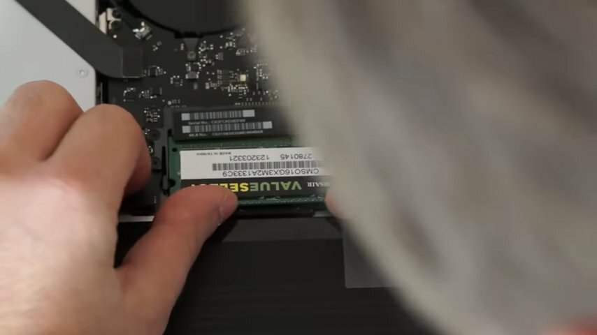 оперативная память macbook pro 2011, расширение памяти ноутбука, macbook air 2012 оперативная память, ssd emc macbook pro, macbook pro 2010 слоты памяти
