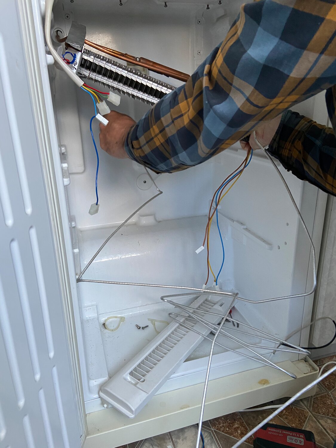 замена электропроводки, электрика, услуга монтаж электропроводки, работа электрика, электромонтажные работы