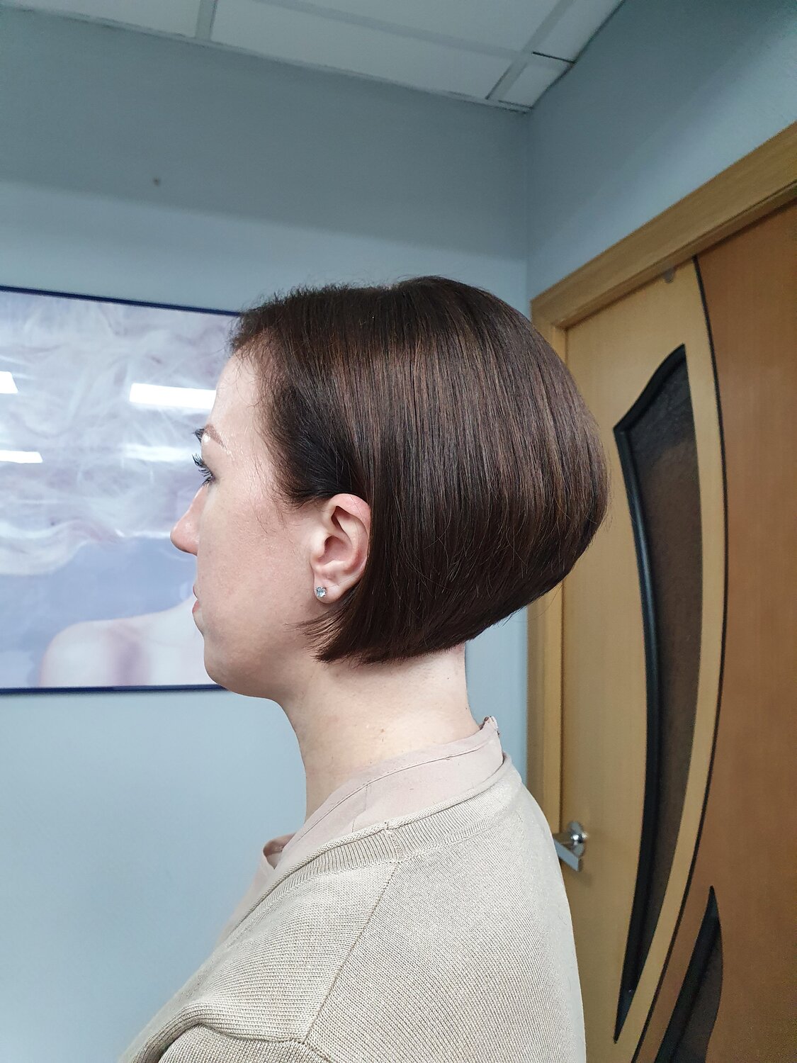 стрижка, женская стрижка, стрижки с приподнятым затылком, затылок, haircut
