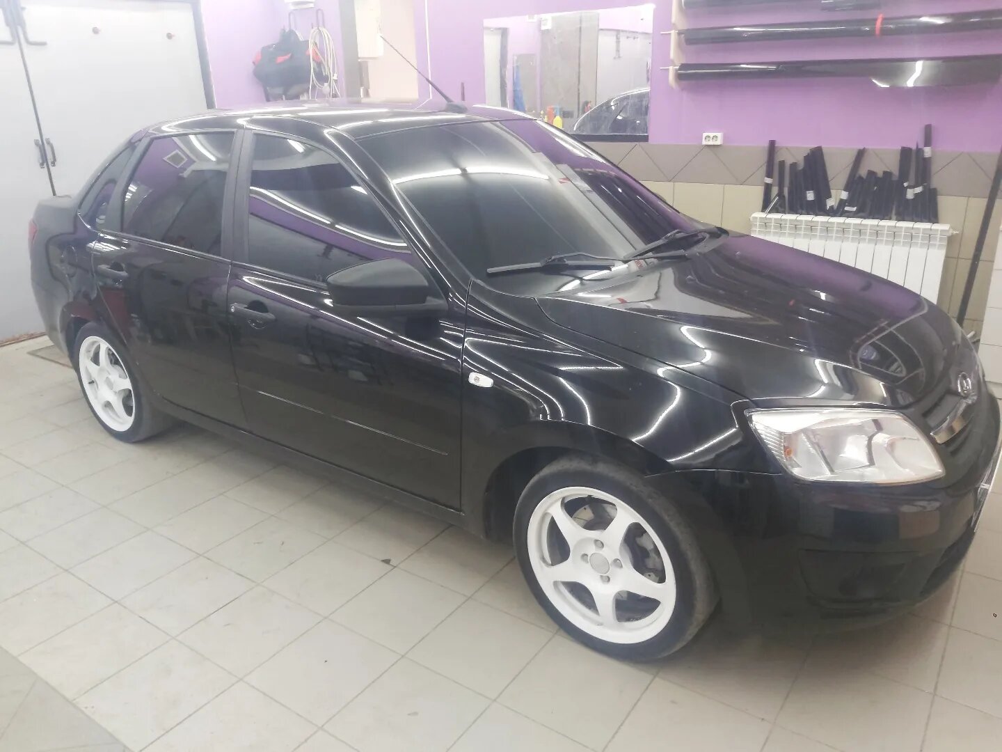 автомобиль, легковой автомобиль, авто, черная лада гранта, бу авто